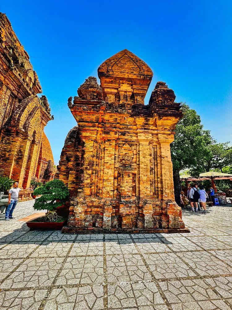 Những góc nhìn ít gặp của Tháp Bà Po Nagar tại Nha Trang