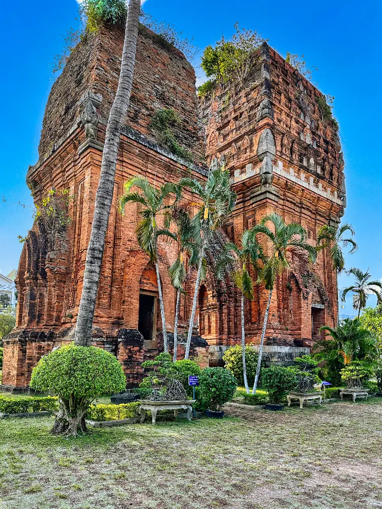Binh Dinh Cham Towers in Quy Nhon Overview Tour