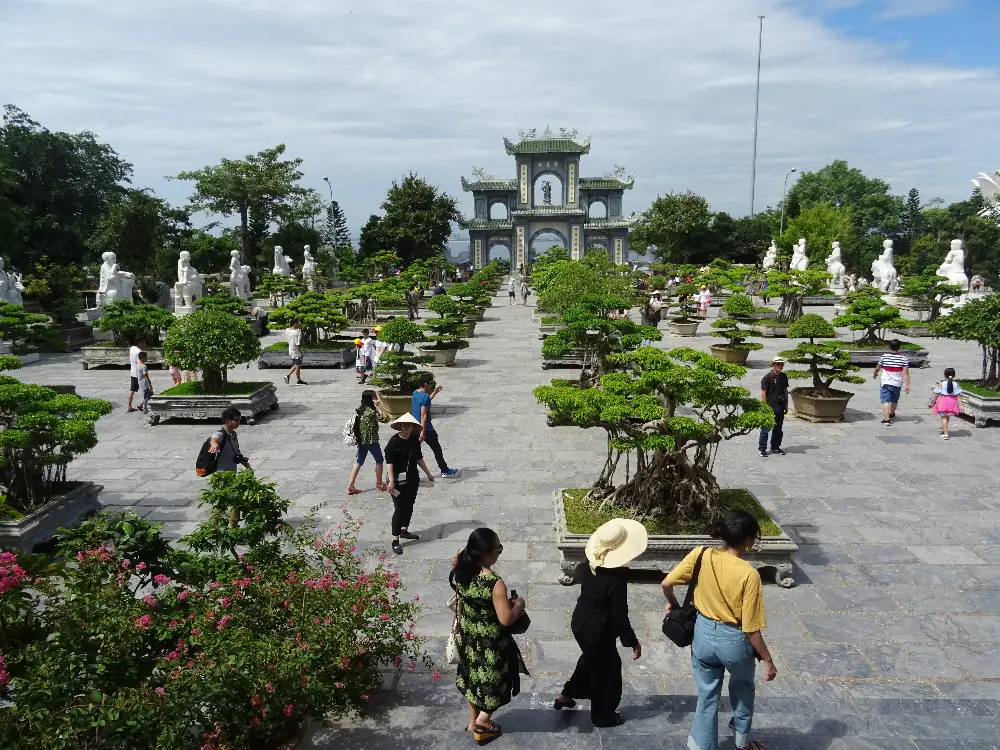 Đi bộ khám phá quanh Bán đảo Sơn Trà tại Đà Nẵng