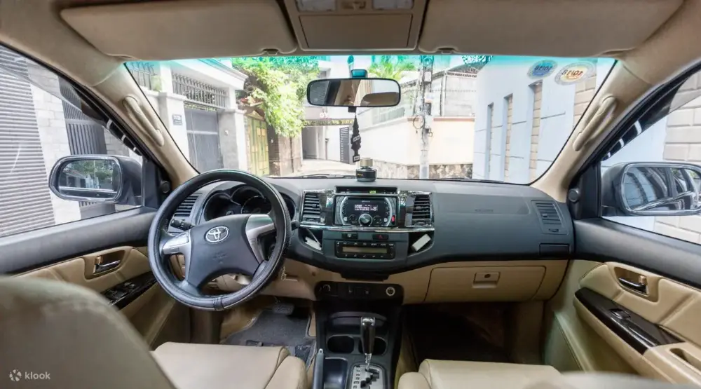 Private Tan Son Nhat Airport Transfer to Ho Chi Minh City