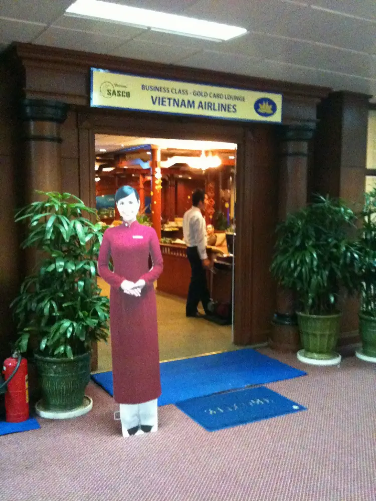 Vietnam Airlines Priority Entrance - Sedan Meet-and-Greet