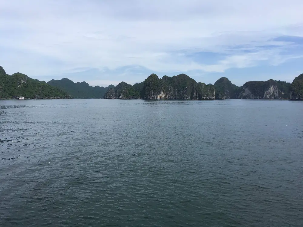 Khám phá chi tiết đặc trưng của Vịnh Lan Hạ tại Cát Bà
