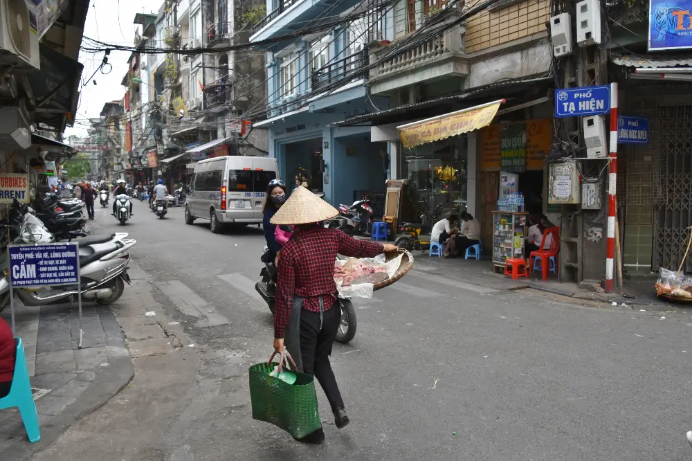 Walking Exploration around Hanoi Old Quarter