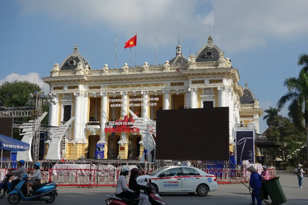 Walking Exploration around Hanoi Opera House