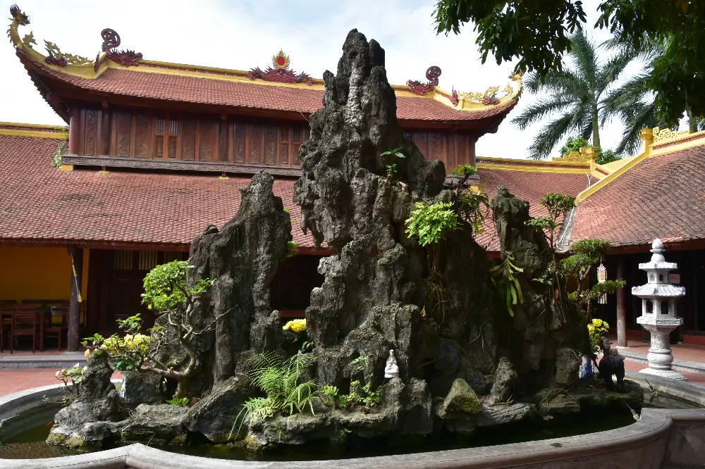 Walking Exploration around Tran Quoc Pagoda in Hanoi