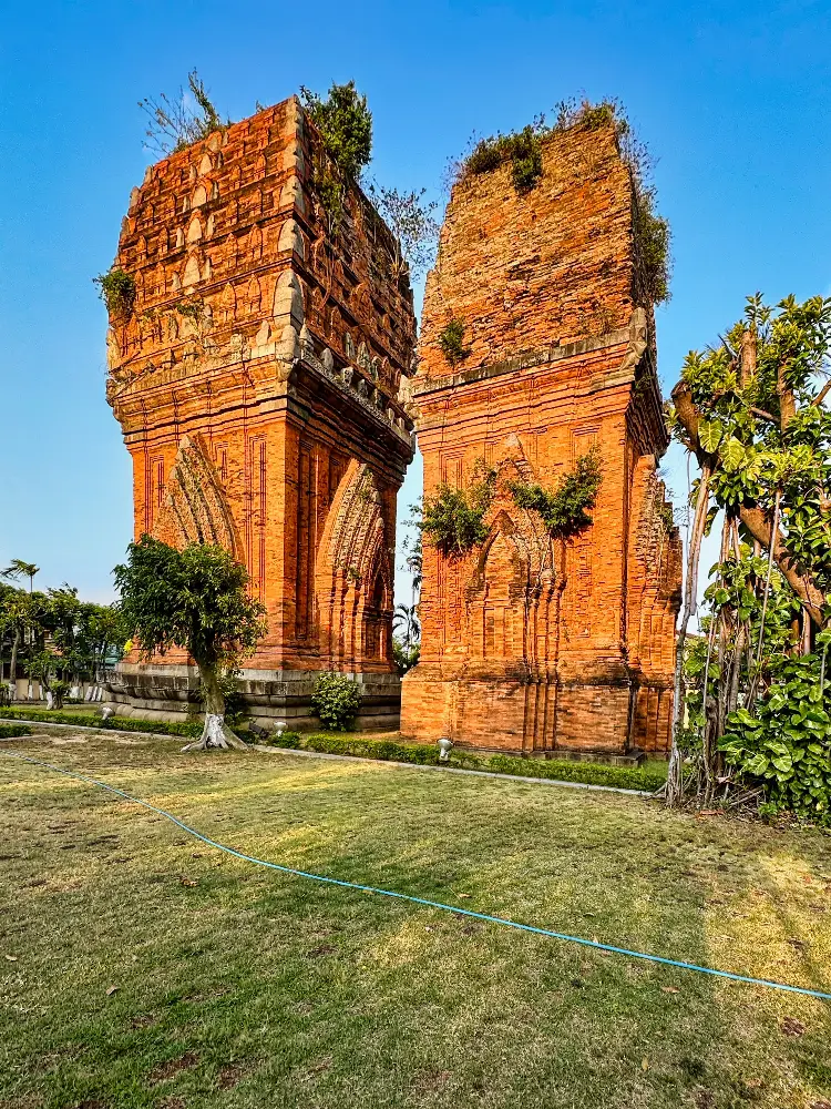 Binh Dinh Cham Towers in Quy Nhon Overview Tour