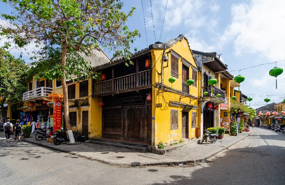 Walking Exploration around Hoi An Ancient Town