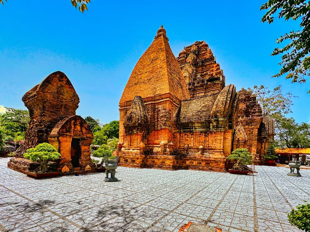 Những góc nhìn ít gặp của Tháp Bà Po Nagar tại Nha Trang