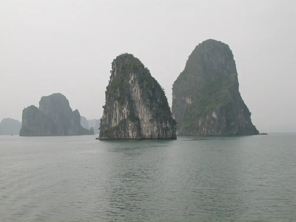 From Close-Up to Panorama at Ha Long Bay