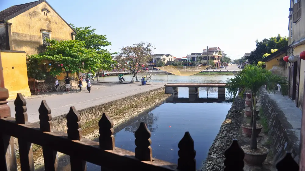 Local Stories at Japanese Covered Bridge in Hoi An