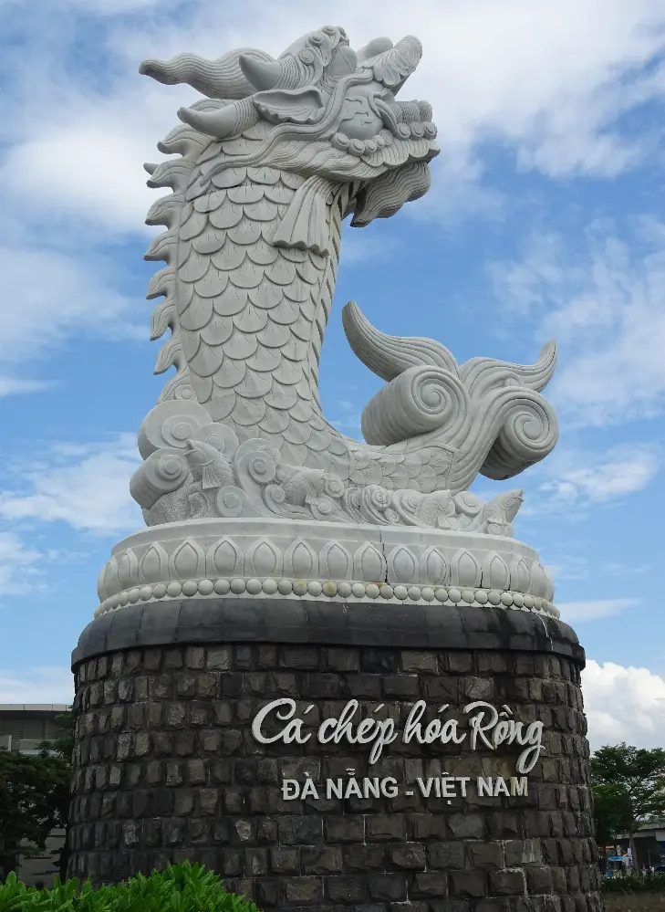 Đi bộ khám phá quanh Cầu Rồng tại Đà Nẵng