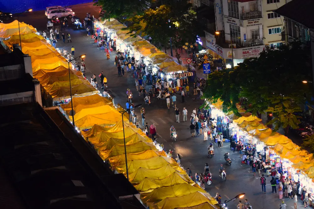 Ho Chi Minh City at Night - Guided Photography Walk