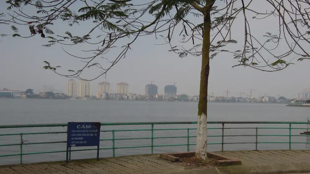 Đi bộ khám phá quanh Hồ Tây tại Hà Nội