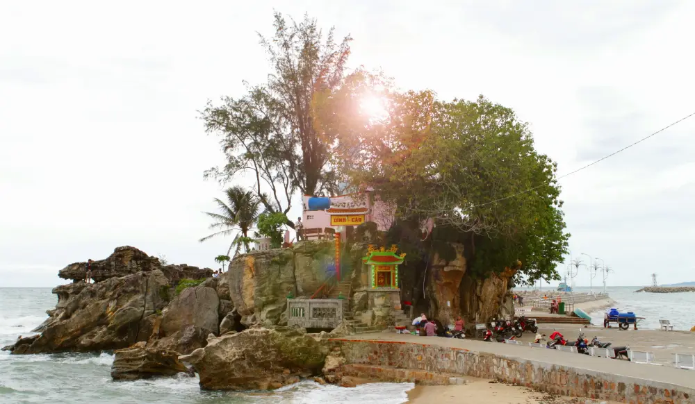 Photography Route at Dinh Cau Temple in Phu Quoc