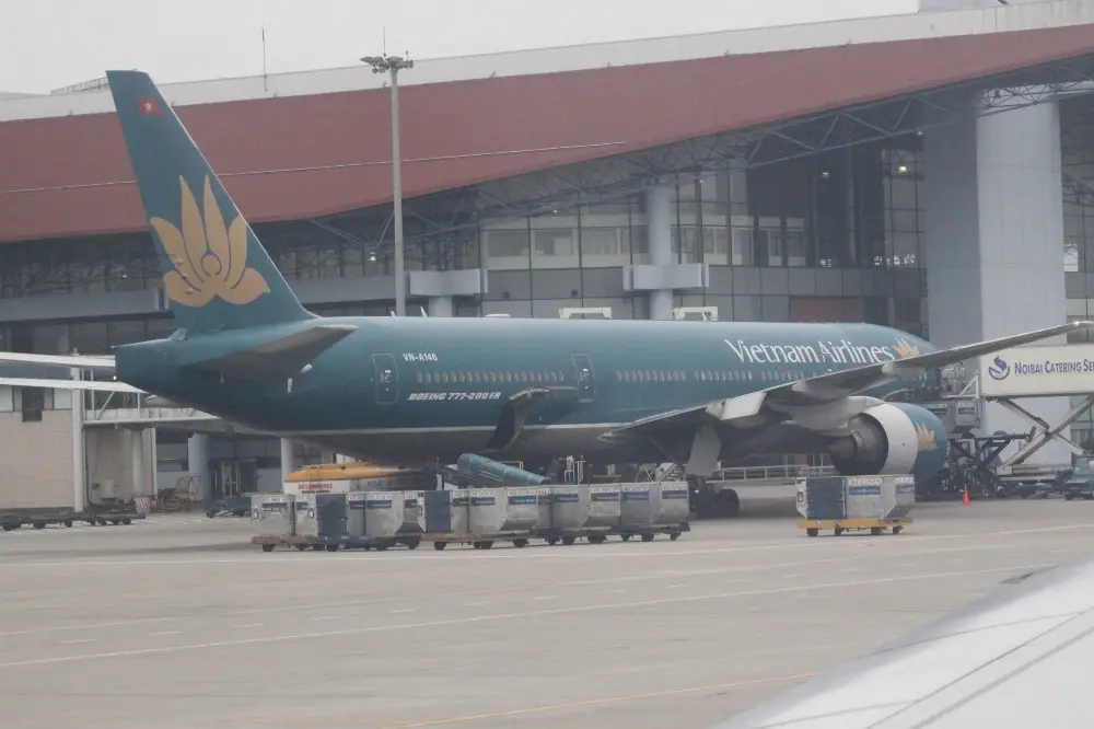 Vietnam Airlines Boeing 777 - Sedan Meet-and-Greet