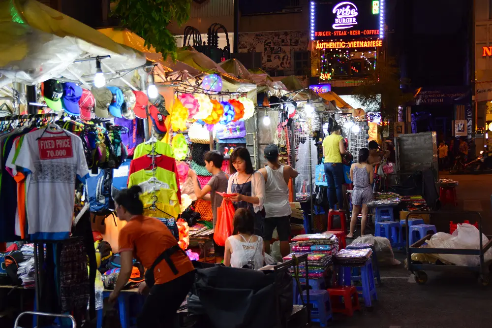 Ho Chi Minh City at Night - Guided Photography Walk