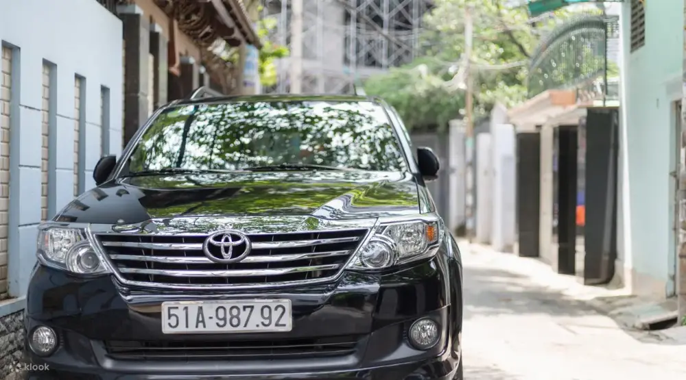 Private SUV Airport Transfer - Sedan Meet-and-Greet
