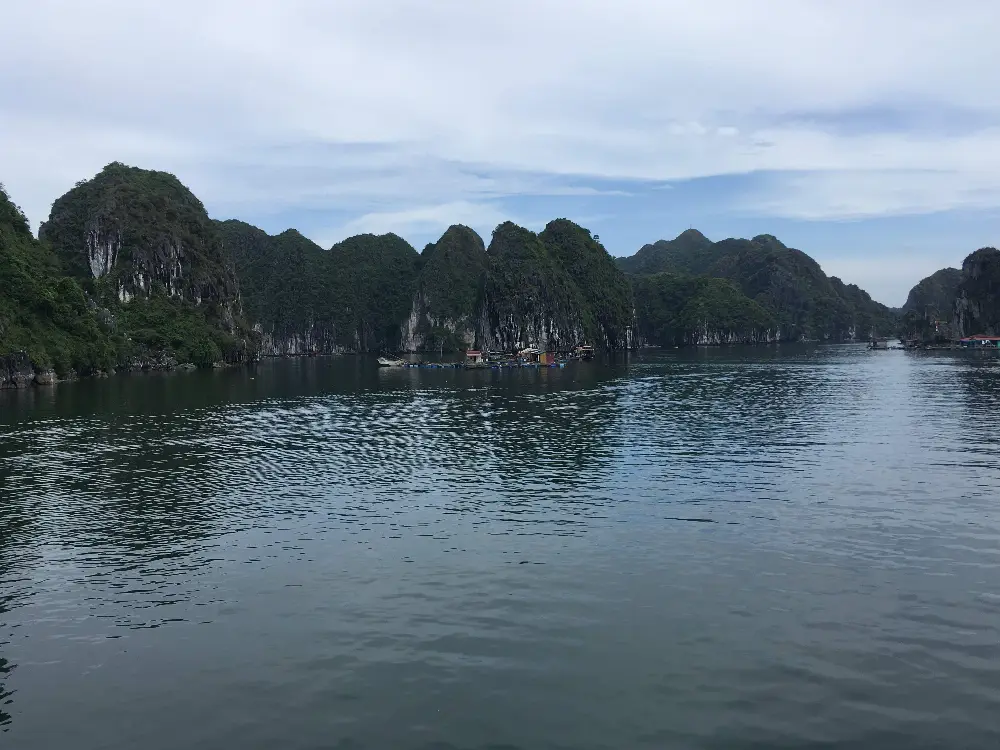 Cảnh quan và không gian của Vịnh Lan Hạ tại Cát Bà