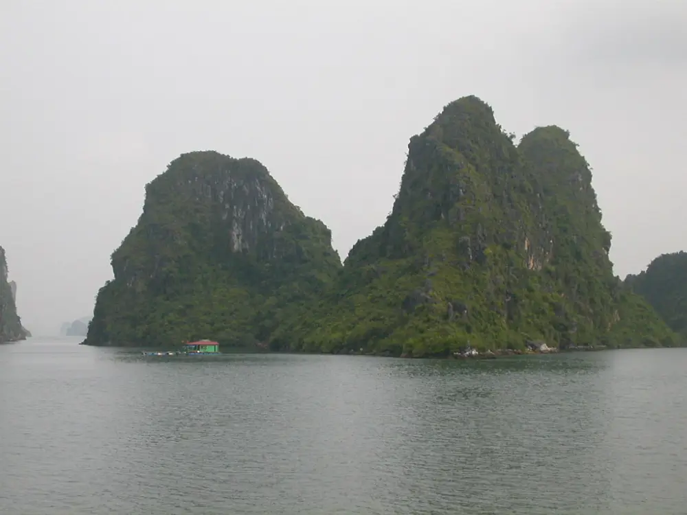 From Close-Up to Panorama at Ha Long Bay