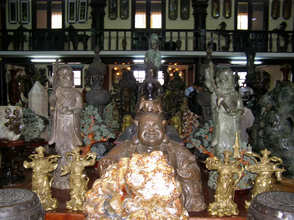Local Stories at Linh Phuoc Pagoda in Da Lat